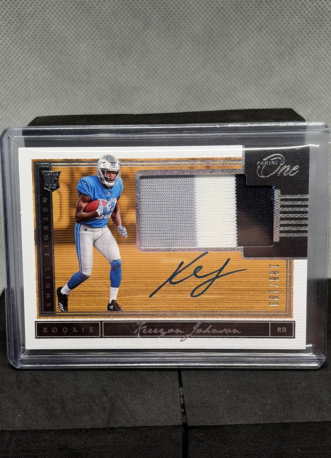 2018 Panini One - Rookie Patch Auto Kerryon Johnson /199 (AU, MEM, RC)