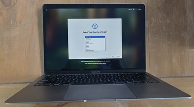 Apple MacBook Air (M1 Chip) 13.3'' - (8CPU/8GPU, 8GB, 512 GB) - Space Gray