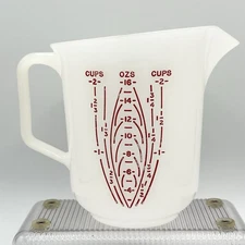 Vintage Tupperware 134 - 5 White Plastic 2 Cup Measuring Cup Red Letters Wet/Dry