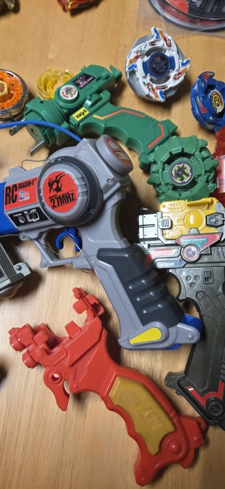 Gran Lote Mixto De Colección Beyblade Hasbro Takara Tomy Metal con Ripcords Lanzadores Foto 4 de 4