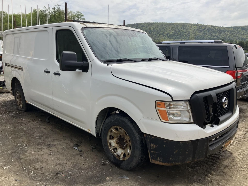 Condensador 12 Nissan NV 1500 Foto 3 de 4