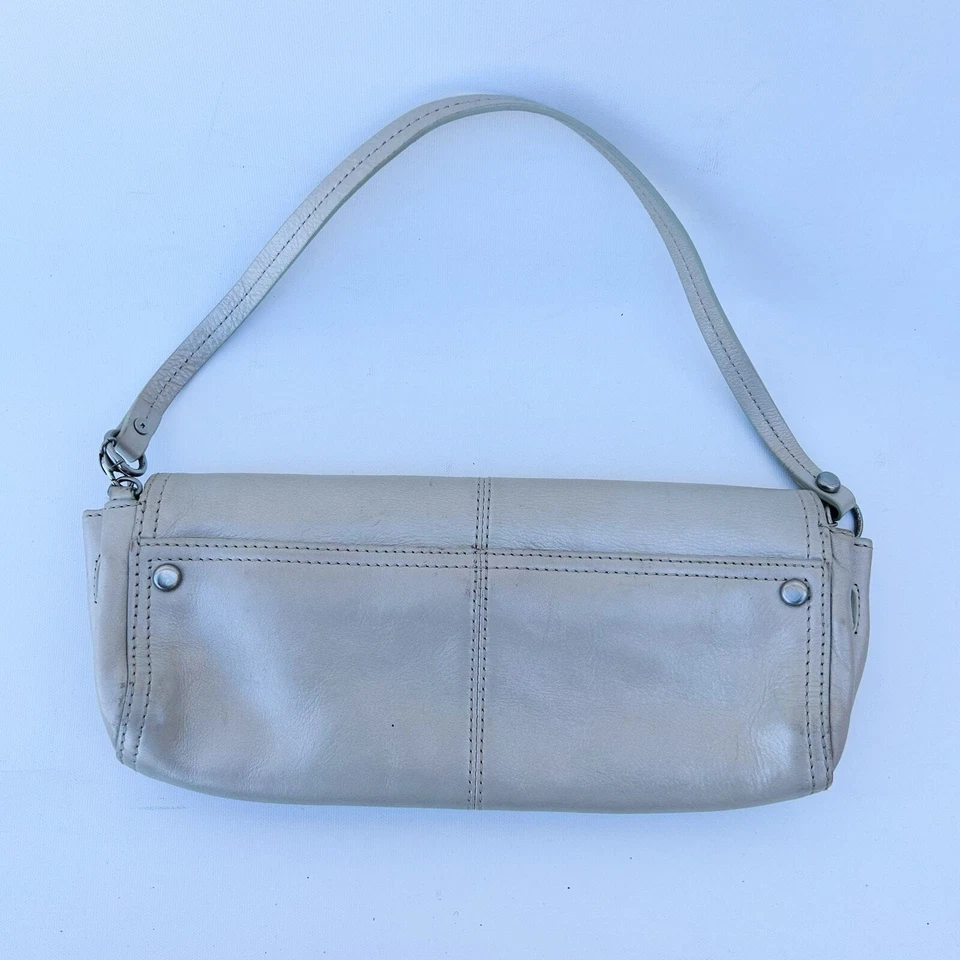 Mini bolso de hombro de cuero blanco vintage Juicy Couture Y2K años 90 Baguette Foto 4 de 4