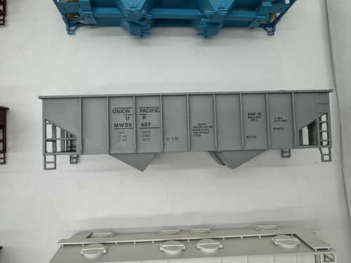 Weaver O Scale 34'/36' Ribbed Hopper Car Collection (14) UP / D&RGW / CB&Q - Picture 13 of 16