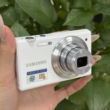 Samsung MV800 16.1MP WHITE Digital Camera 8x Optical Zoom Flip Out Touch Screen