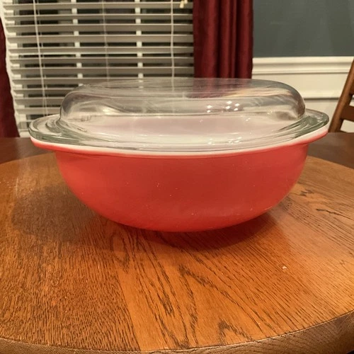 Vintage PYREX 2 Qt Flamingo Pink Round Casserole Dish #024 with Glass Lid 684-C
