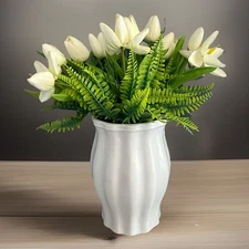 9 1/4” Tall White Vase Vintage WCL Scalloped Home Decor Table Centerpiece Entry