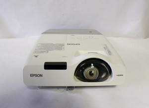 Epson H674A PowerLite 520 3LCD Projector 4545 Lamp Hours) (B4578)