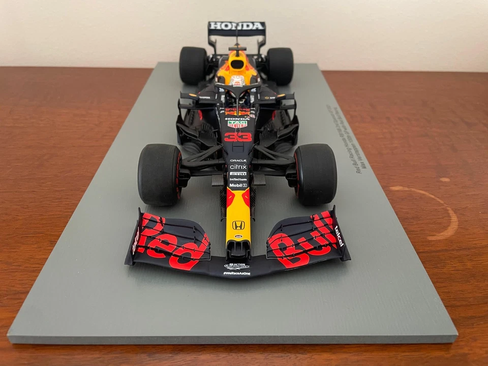 Spark 1:18 Red Bull RB16B Max Verstappen 2021 Spanish GP 100th GP With Red Bull - Immagine 3 di 4