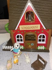Li'l Woodzeez Woodland Schoolhouse with Some Accessories  Figures 608