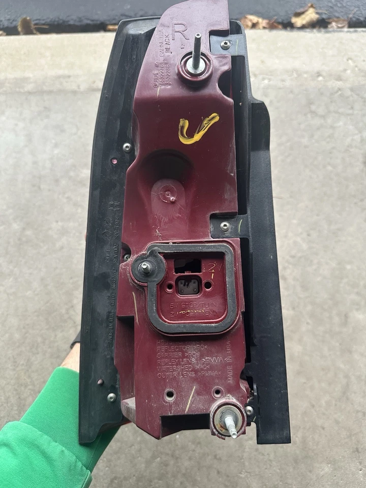 Luz trasera lateral del pasajero Cadillac STS/STS-V 2005-2011 Foto 2 de 3