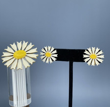 Vintage 1960s Orange Enamel Daisy Flower Brooch and Clip-On Earrings Set — listing 2