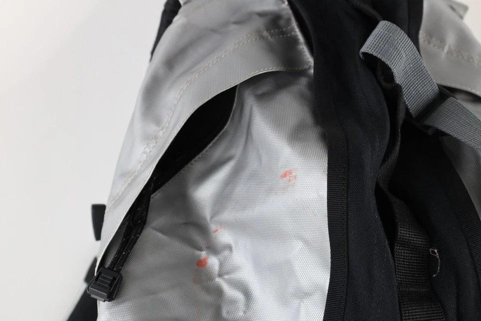 Mochila con arnés de deletreo envejecido vintage de los 90 bolsa para libros plateada Foto 4 de 4