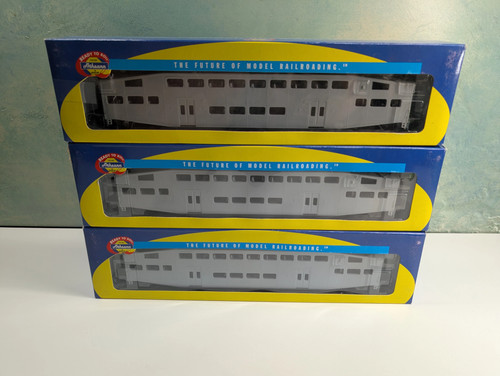 Coches de autocar Bombardier Athearn 2559 escala HO gris sin decorar (3 piezas) LEER | Zustand: Used