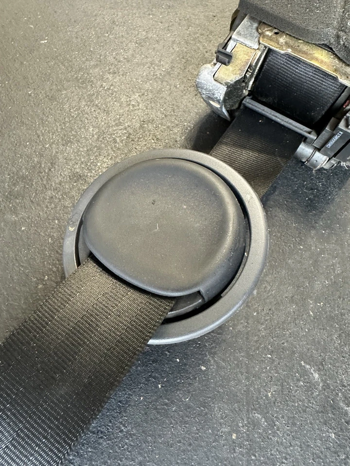 AUDI B5 S4 A4 2000-2002 - Conjunto cinturón seguridad trasero 8D0857727 Foto 4 de 4