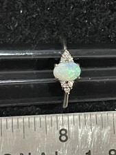 14 Karat Weißgold Opal & Diamant Ring Größe 6