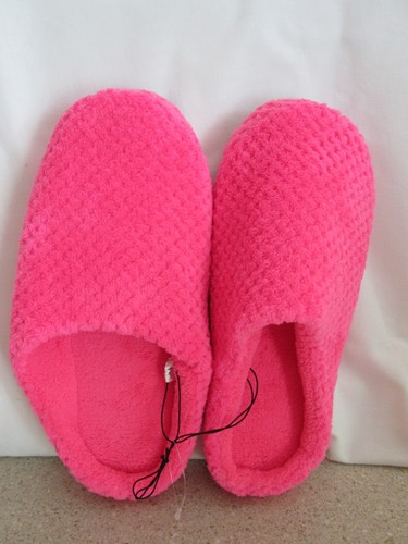Brand New Pink Fluffy Slippers-Size 8-9- Womens - Picture 2 of 6
