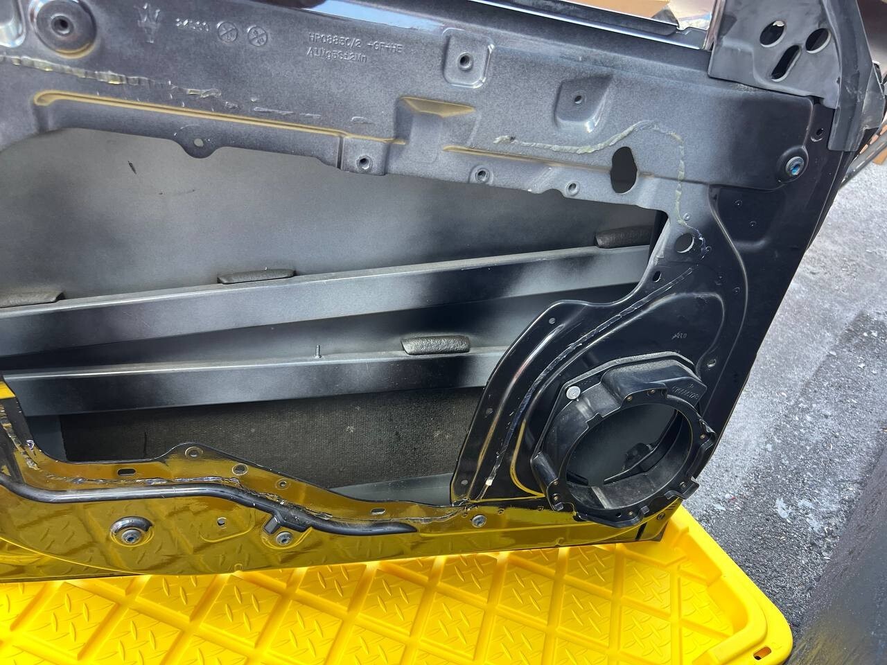 Maserati Ghibli REAR+LEFT Door shell P/N 670006728