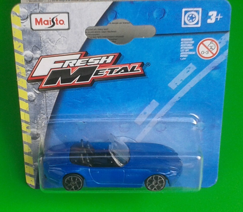 MaiSto Fresh Metal Die-Cast Car Blue BMW Z8 1/64 Scale