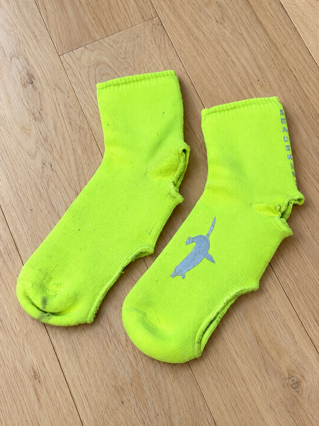 Sur-chaussettes vélo SealSkinz jaune fluo