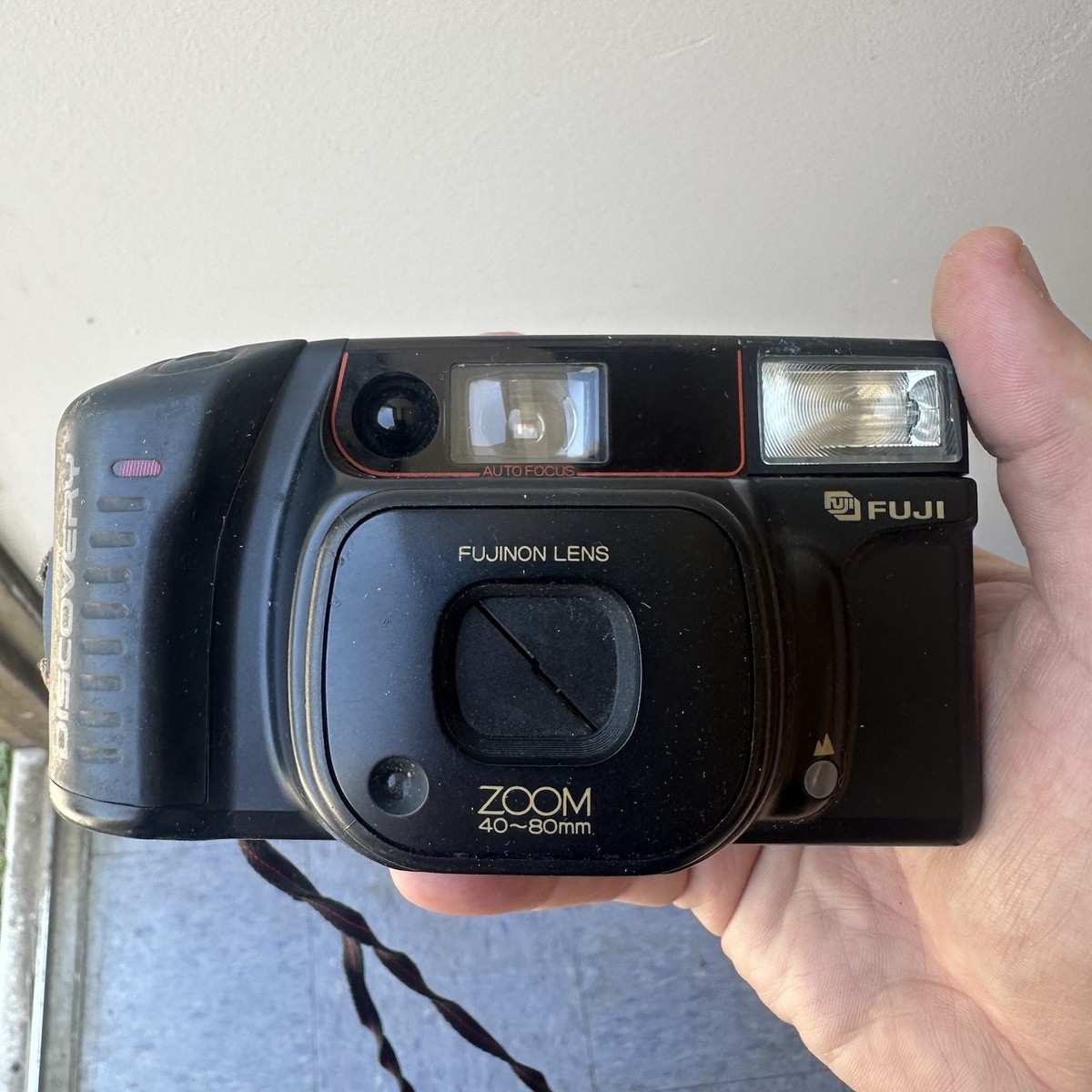 Fuji Discovery 800 Zoom 40-80mm 35mm Point & Shoot Camera Free