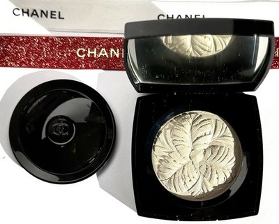 Chanel Limited Edition Collecting Camelia De Plumes Highlighting Powder 8g