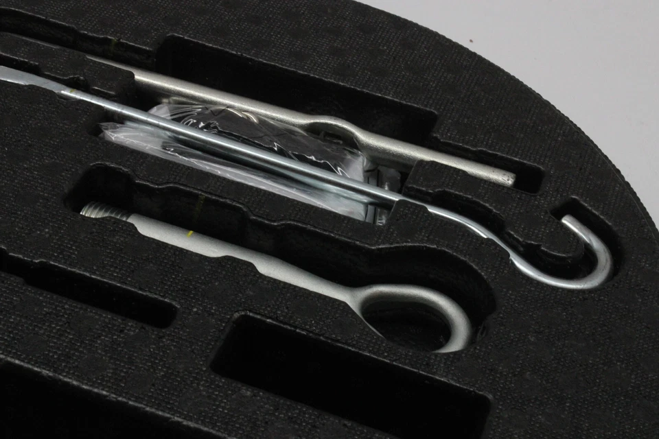 Honda HR-V 2017 juego de herramientas y gato de neumático de repuesto OEM 16 17 18 19 20 21 22 Foto 3 de 4