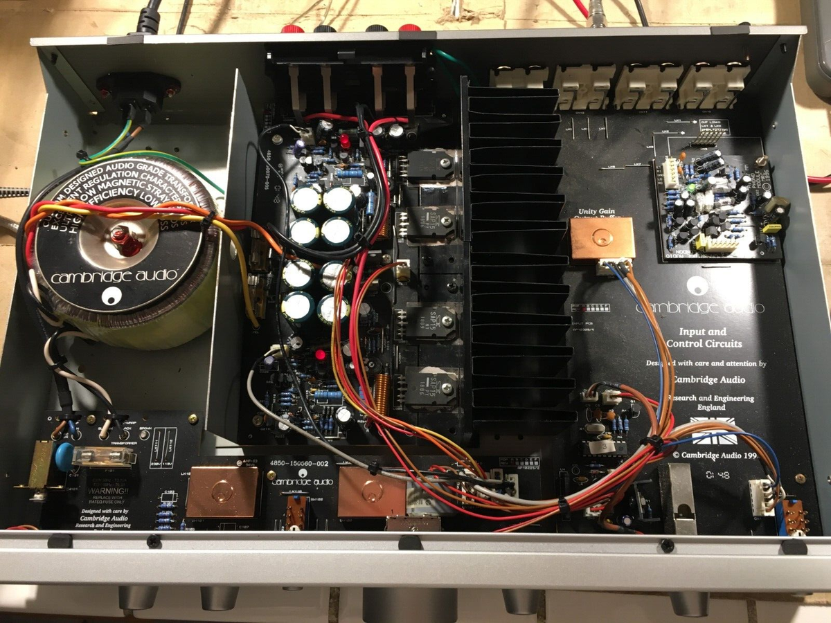 Cambridge Audio A500 Geïntegreerde Versterker - Versterkers en Receivers