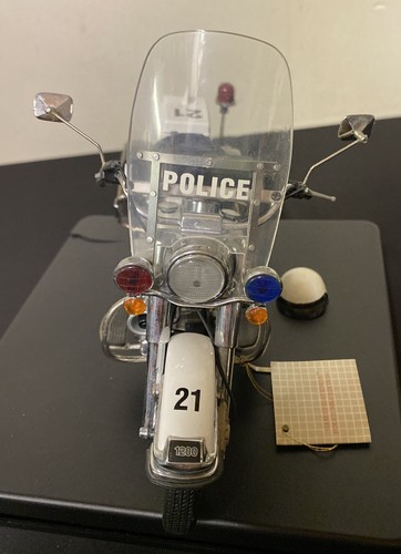 Franklin Mint Harley Davidson 1976 Electra Glide Police Patrol Motorcycle 1/10 - Picture 3 of 10