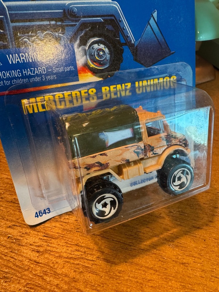 HOT WHEELS Mercedes-Benz Unimog 1991 #239 NEW