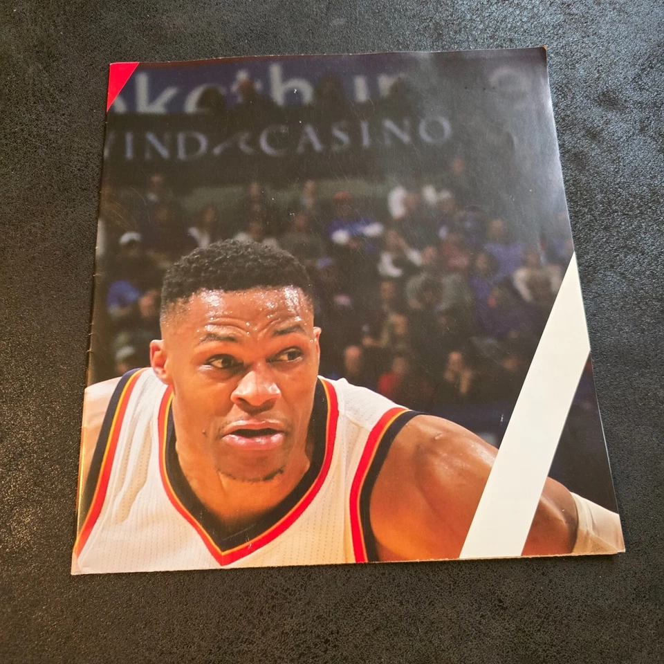 Póster desplegable Russell Westbrook 2016-17 OKC Thunder MVP 33x20 exclusivo de arena Foto 2 de 4