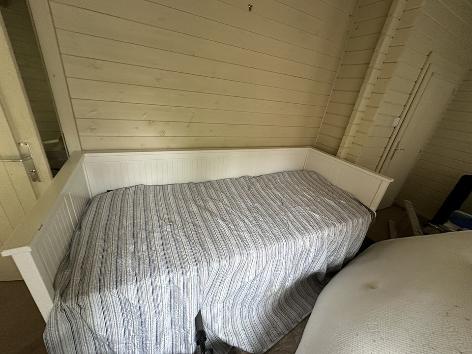 IKEA Hemnes Daybed Day Bed Single To Double 2 Mattresses 3 Drawers