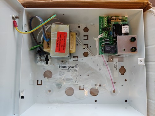 Honeywell 24vdc 2A Door Retainer PSU - Picture 4 of 8