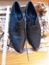 Rundholz Schuhe 38 Neu und Ungetragen Schwarz Leder Budapester Muster
