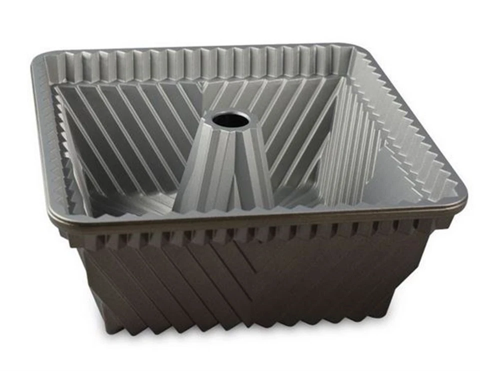 Nordic Ware: Quadratische Backform Bundt Kuchen 10 Tassen (2,4L) cm.20 - Bild 2 von 4