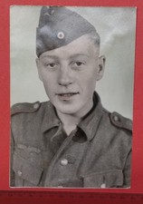 Duże zdjęcie portretowe myśliwca czołgów, stare, kolorowe