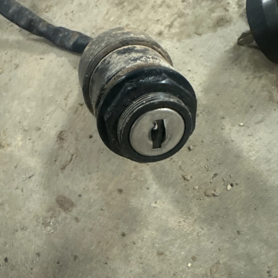 OEM 1986 YAMAHA BADGER 80 YFM80 LLAVE DE ARRANQUE INTERRUPTOR BLOQUEO 85-94 Foto 2 de 4