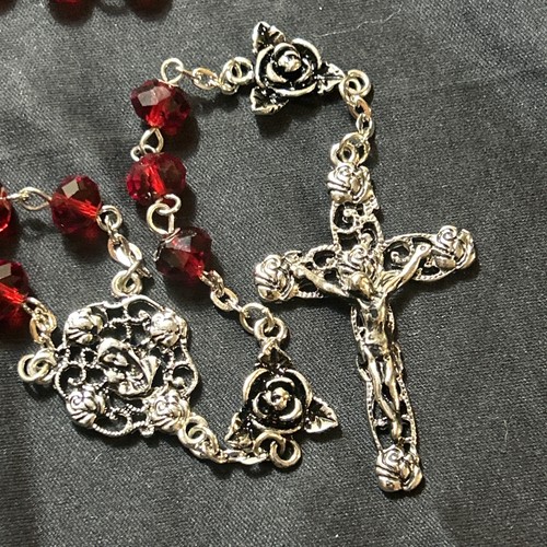 Red Beaded Rosary ๐ฟ Metal Cross Mary Mother With Roses - Picture 4 of 7