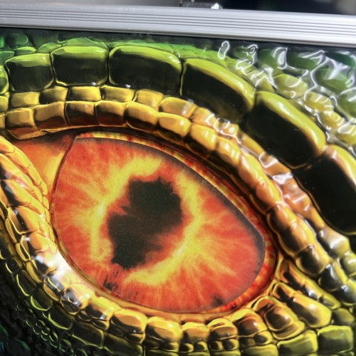 Caja de suministros de bloqueo de dragón dinosaurio Vaultz con llaves 8,5 x 5,5 x 2,5 ojo lenticular - Imagen 7 de 9