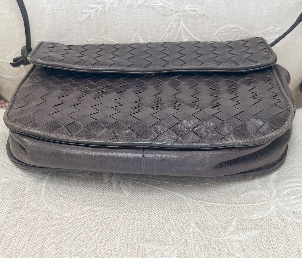 Vintage 90's Bottega Veneta Coffee Brown Intrecciato Classic Cross