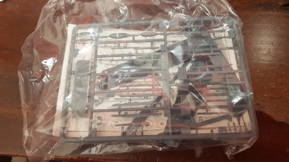 HELLER CADET 1/400 POURQUOI PAS BARCA A VELA PLASTIC MODEL KIT VINTAGE - Immagine 4 di 4