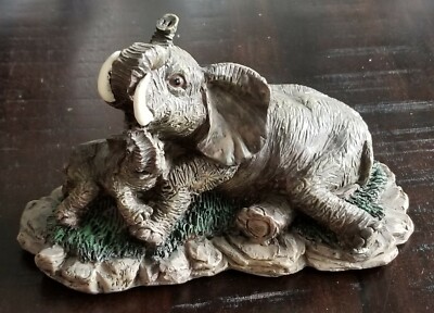 Elephant w/ Baby Figurine, Resin Material, 6.5''L & 4''H