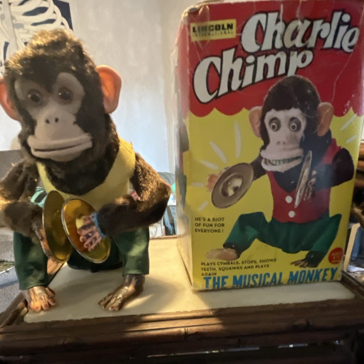 Lincoln International Charlie Chimp Musical Battery Operated