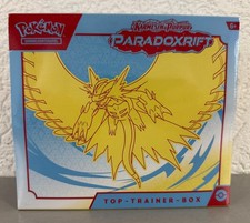 Pokémon Karmesin & Purpur Paradoxrift Coda Urlante Top Trainer Box sigillato TCG ITA