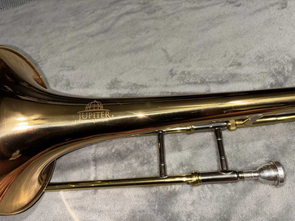 Trombón Júpiter con estuche instrumento profesional de latón Foto 4 de 4