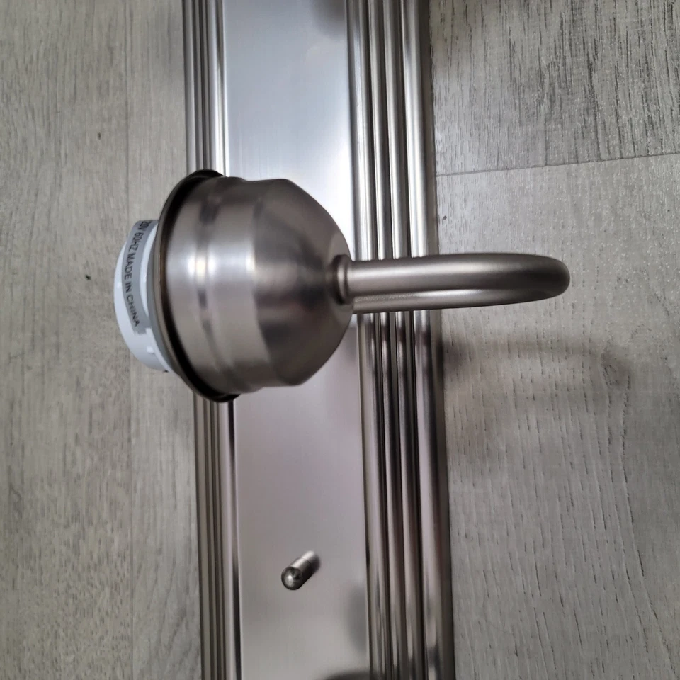 Arandela ascendente Sunset Lighting 4 luzes 30" F3564-53 caixa aberta pequenas falhas - Imagem 4 de 4