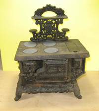 Antique Cast Iron Toy Stove ROYAL / Kenton Brand - 9-1/4" High