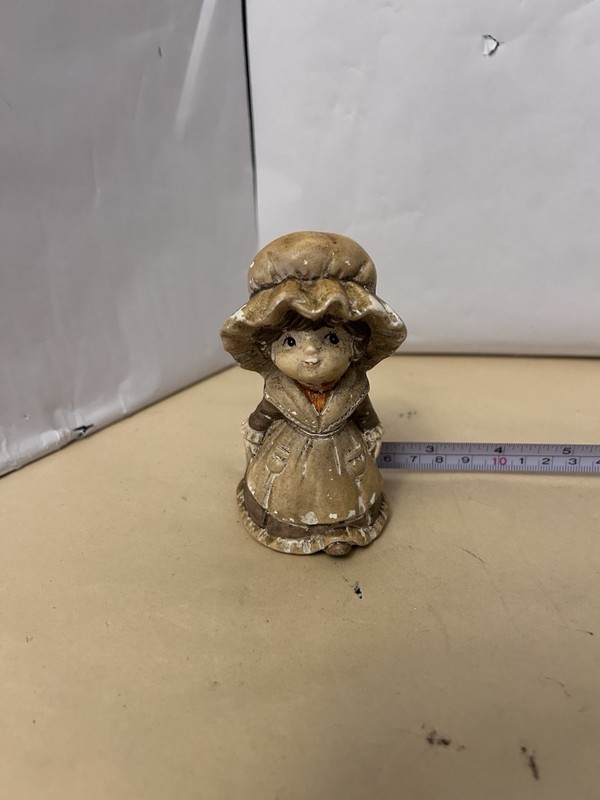VTG Figurine Used Unbranded Old Fashioned Woman Chipped decor