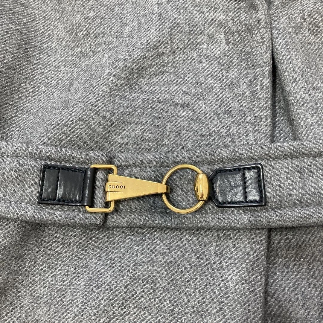 Cappotto Gucci grigio al ginocchio in cashmere Chesterfield con pelliccia di volpe dal Giappone