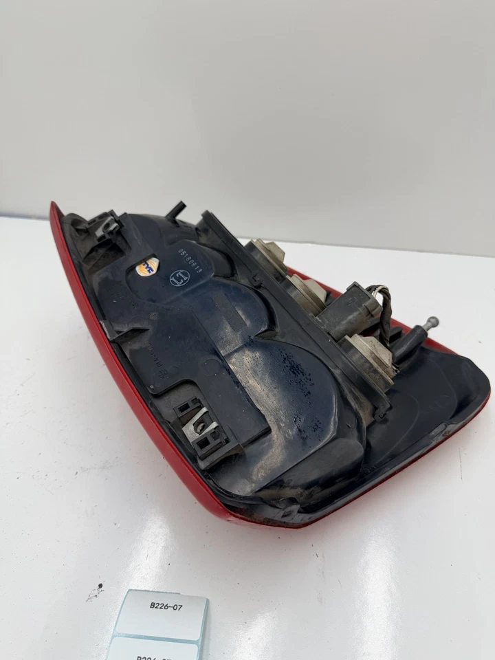 OEM 2002 Jeep Grand Cherokee 4.7L RH Right Passenger Tail Light  B226-07 - Image 3 of 4