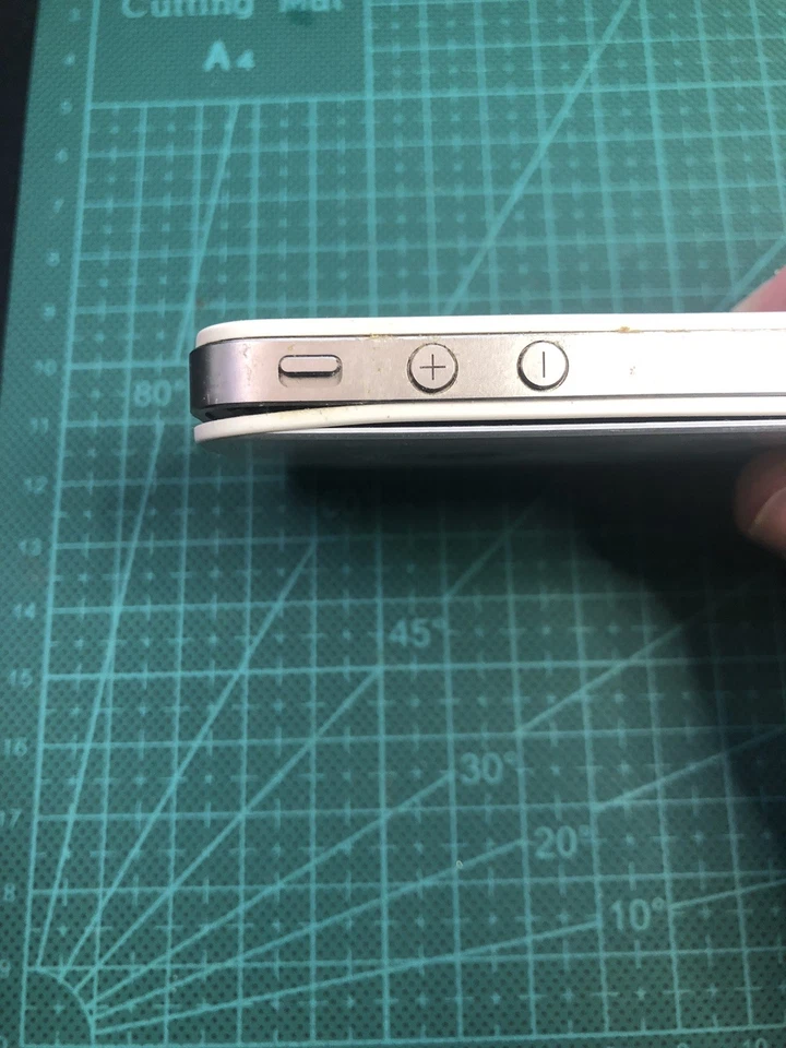 Apple iPhone 4 8GB White A1332 AT&T iOS 7 Battery Swollen As-Is Parts - Image 4 of 4